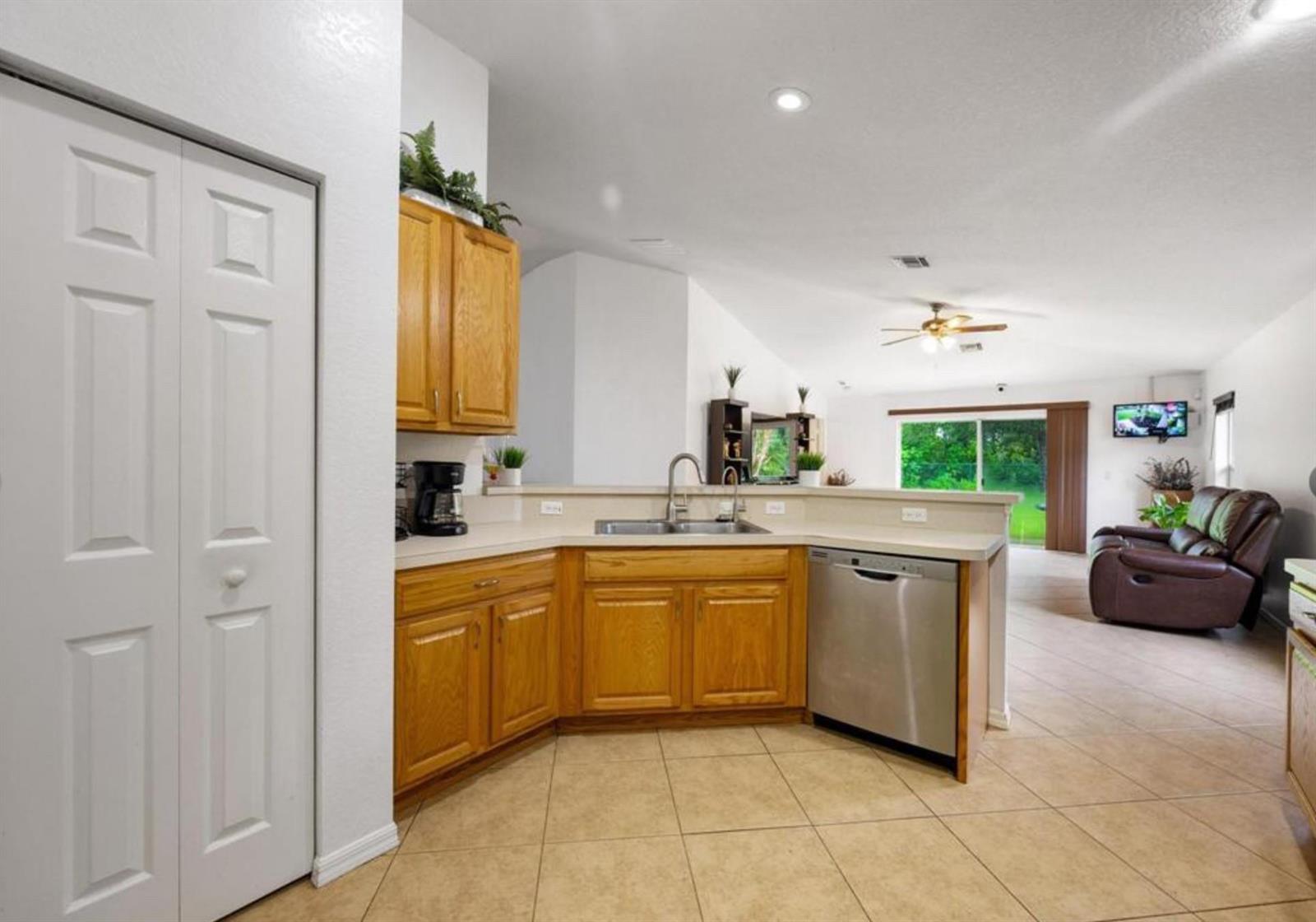 296 3 / 2 1798 sq. ft. $ 2026-01-08 0 foto