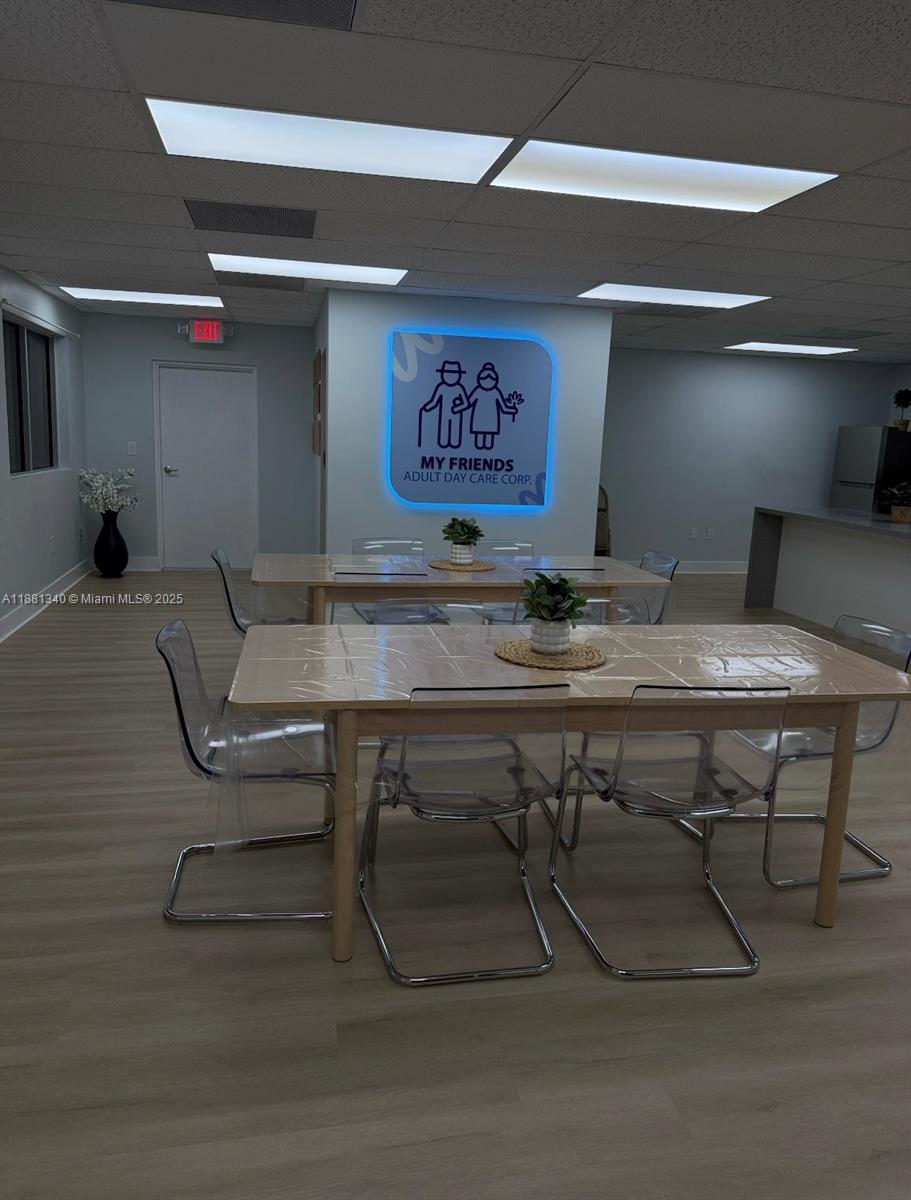 116-117  /   sq. ft. $ 2025-09-18 0 foto