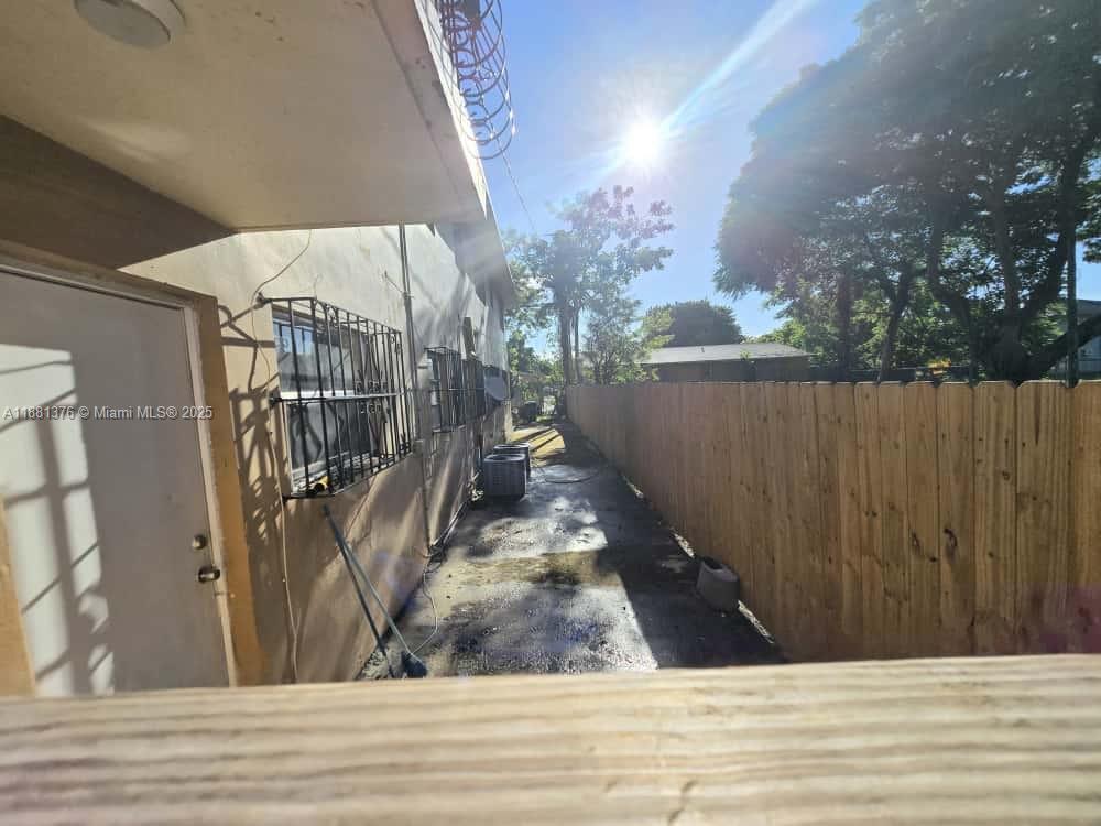 See details / 4421 sq. ft. $ 2025-09-18 0 Photo