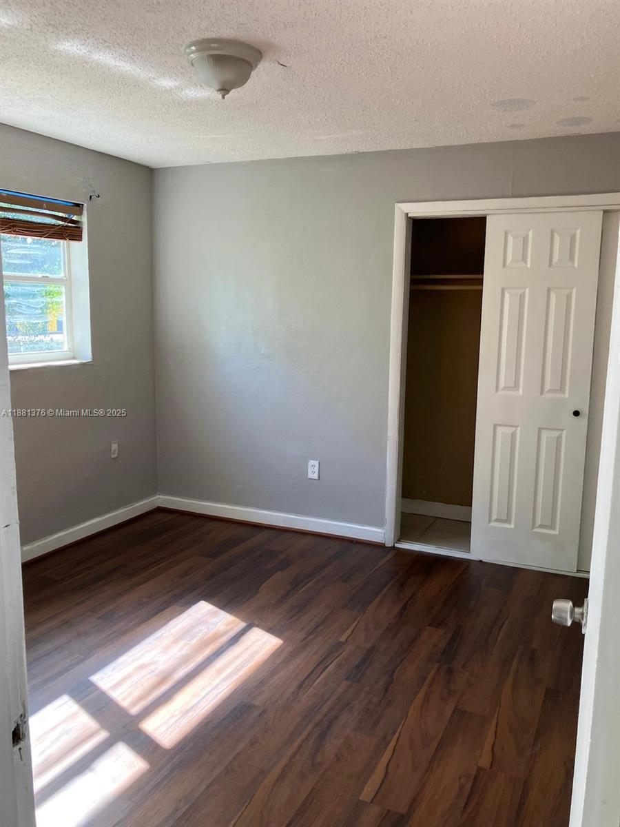 See details / 4421 sq. ft. $ 2025-09-18 0 Photo