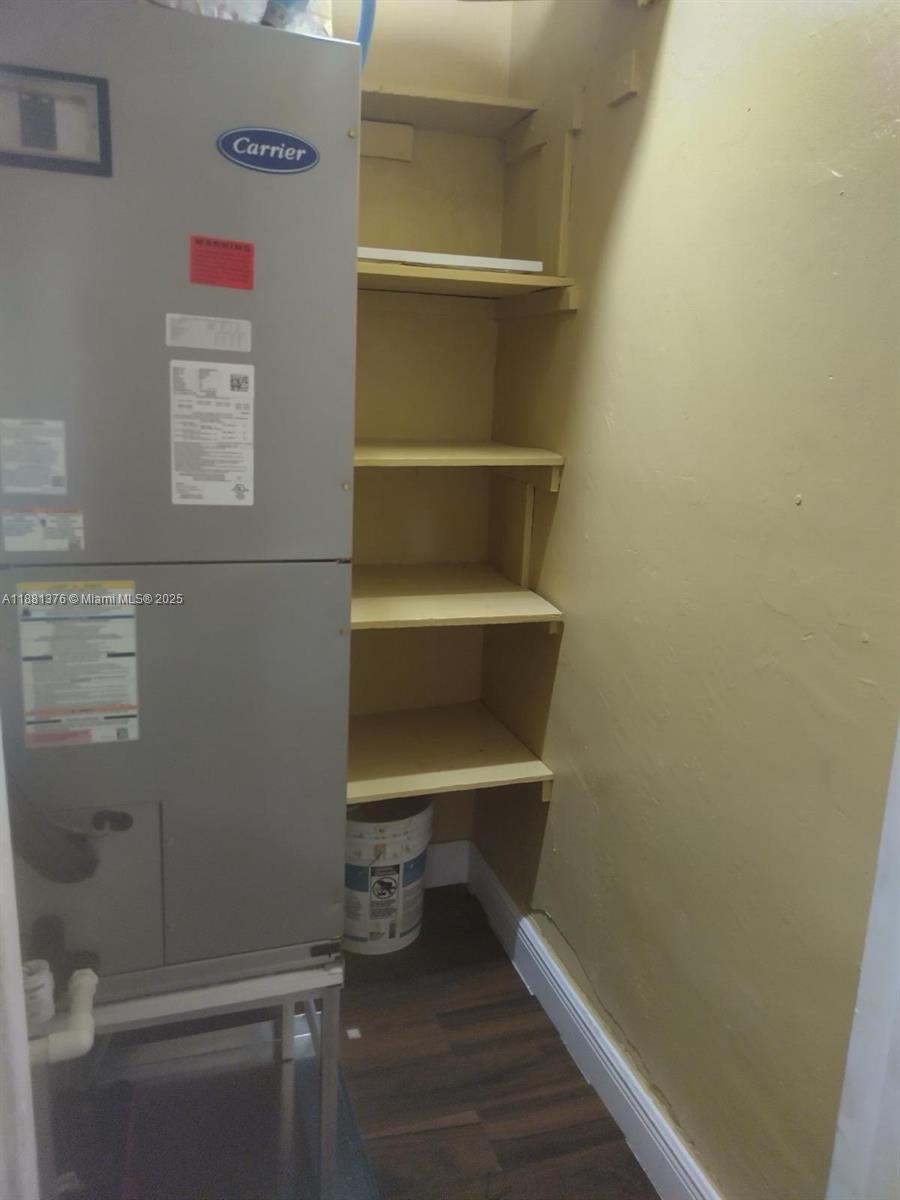 See details / 4421 sq. ft. $ 2025-09-18 0 Photo