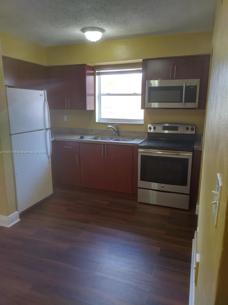 See details / 4421 sq. ft. $ 2025-09-18 0 Photo