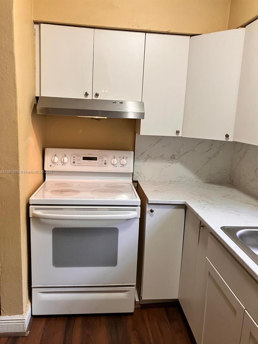 See details / 4421 sq. ft. $ 2025-09-18 0 Photo
