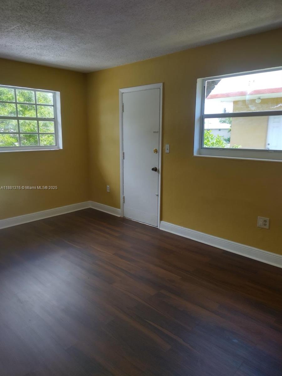 See details / 4421 sq. ft. $ 2025-09-18 0 Photo