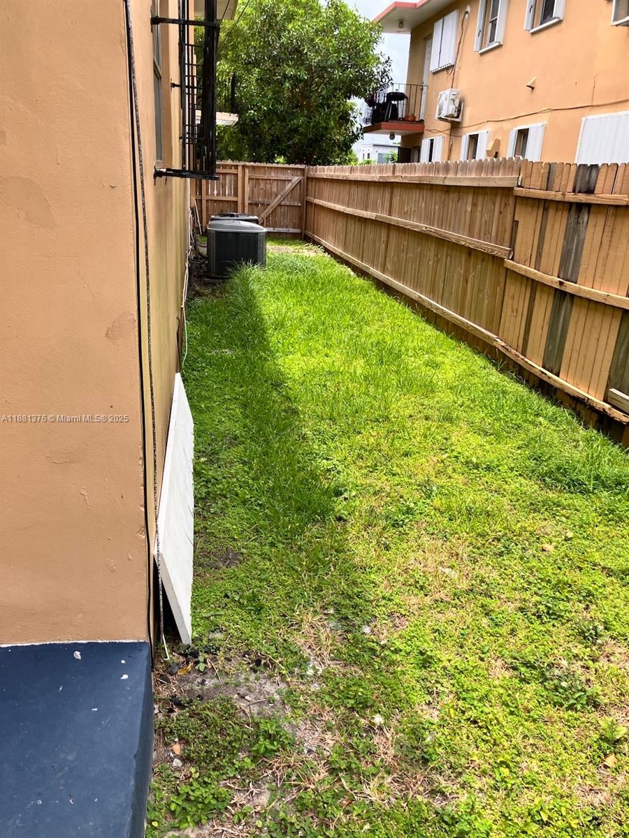 See details / 4421 sq. ft. $ 2025-09-18 0 Photo