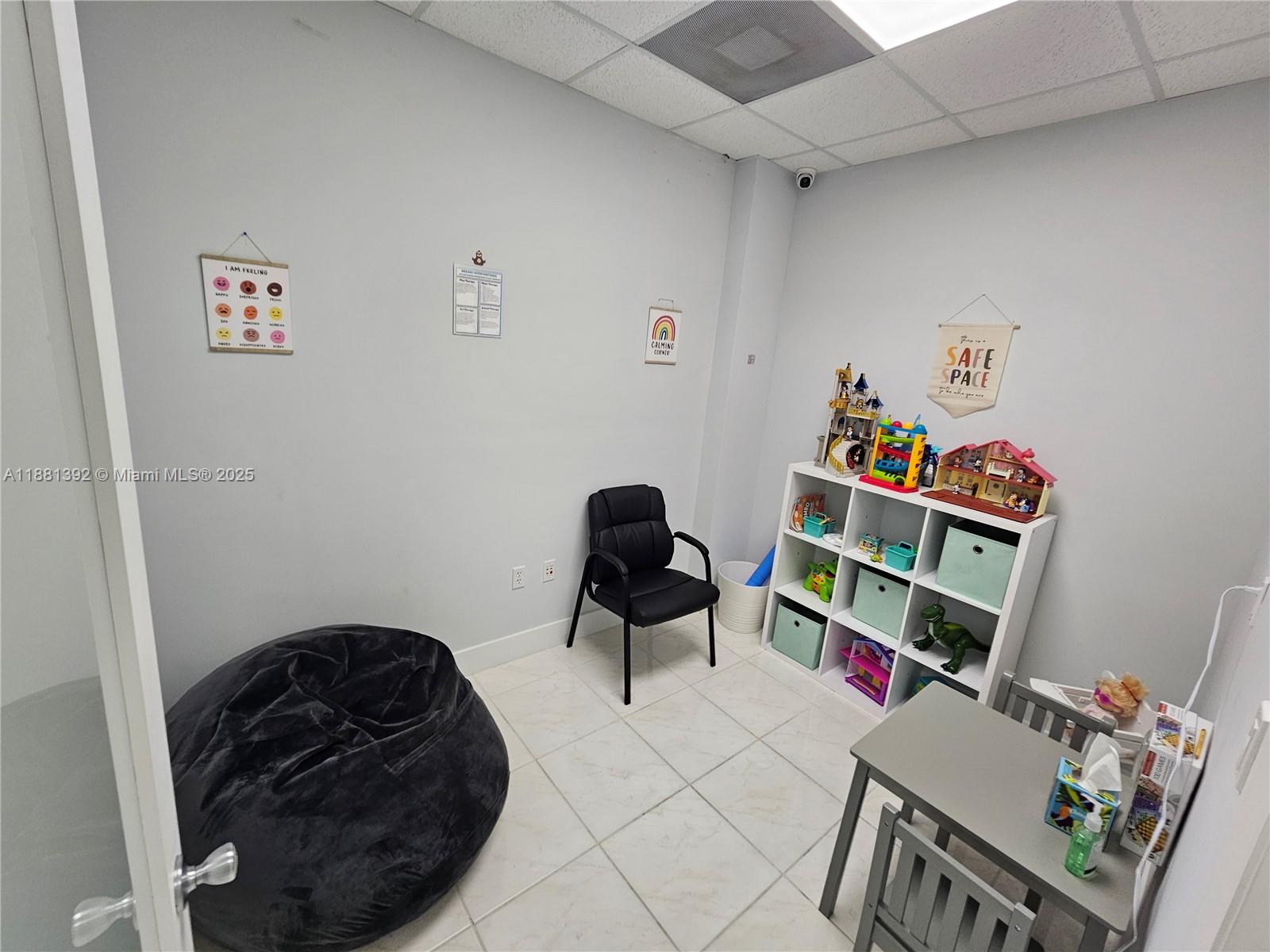 See details 235 & 237 / sq. ft. $ 2025-09-18 0 Photo