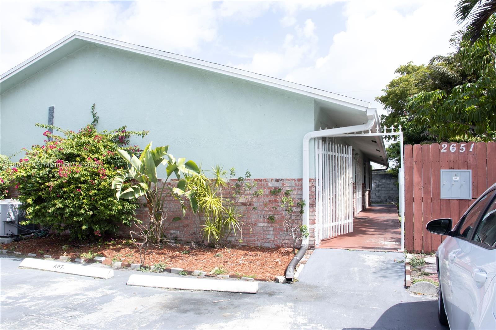 See details / 2099 sq. ft. $ 2025-09-19 0 Photo