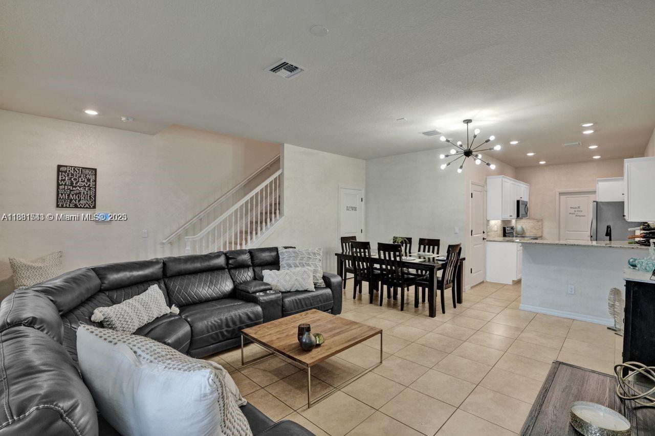 5060 3 / 3 1421 sq. ft. $ 2025-09-19 0 Photo