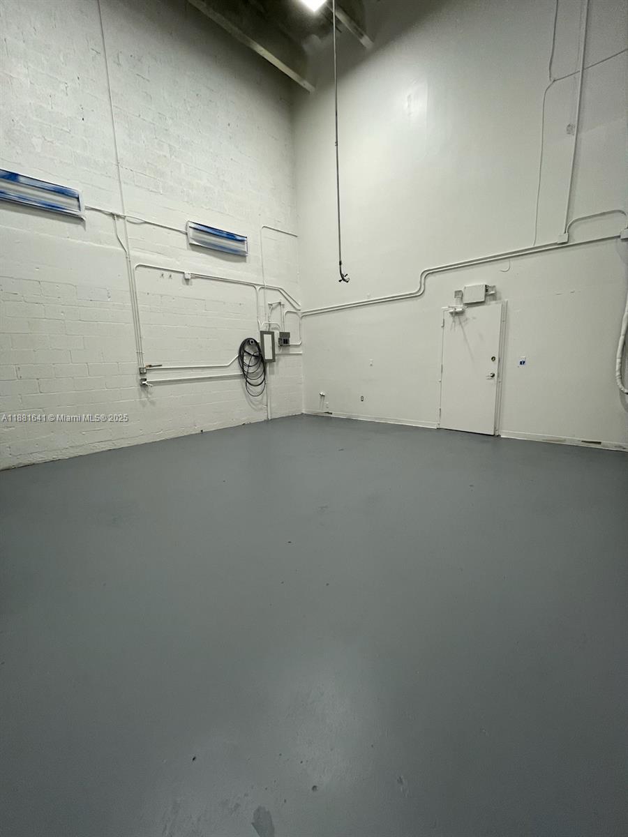 See details 1 / sq. ft. $ 2025-09-19 0 Photo