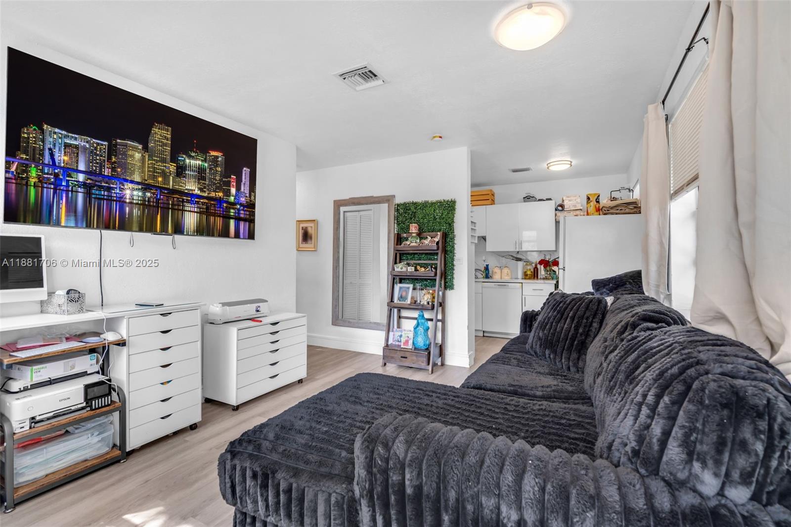 Ver detalles / 1226 sq. ft. $ 2025-09-19 0 foto