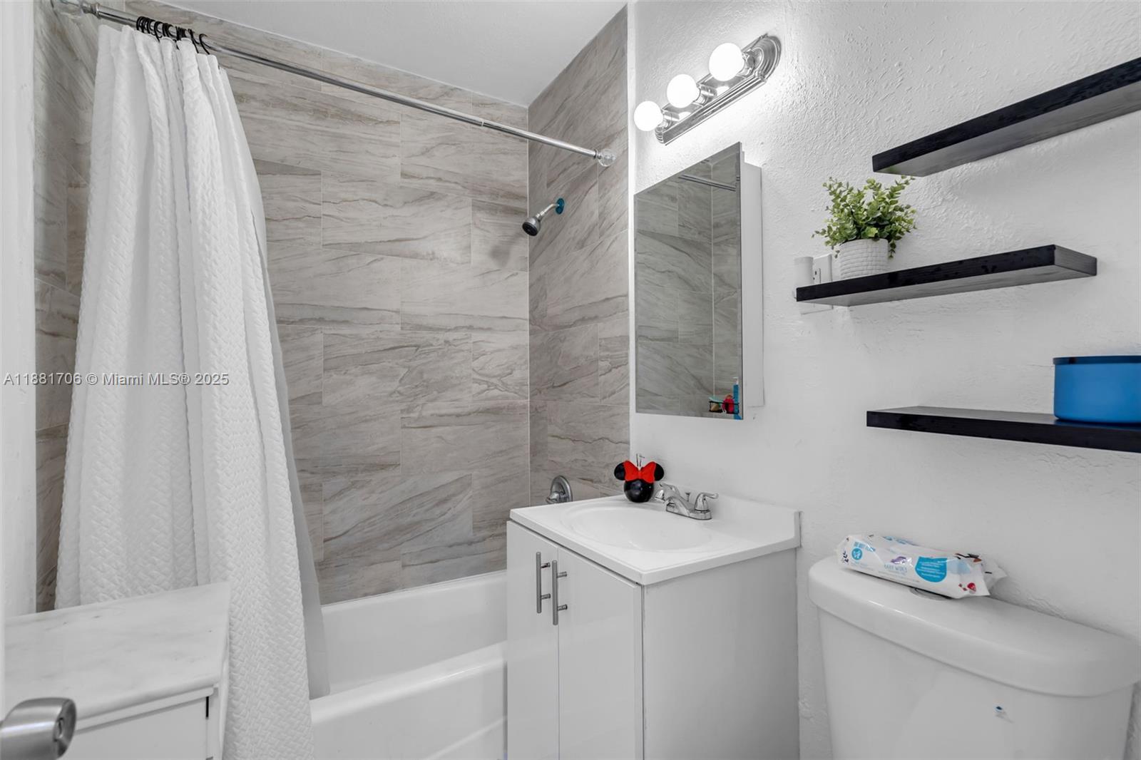 Ver detalles / 1226 sq. ft. $ 2025-09-19 0 foto