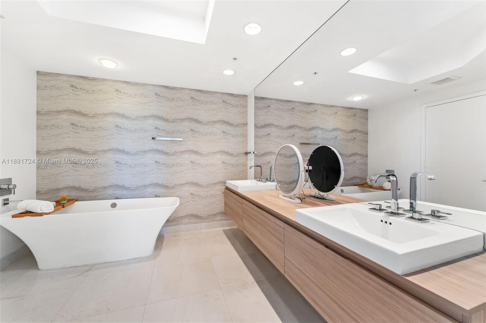 Photo of 17111 Biscayne Blvd  #2202, North Miami Beach, Florida, 33160 - 