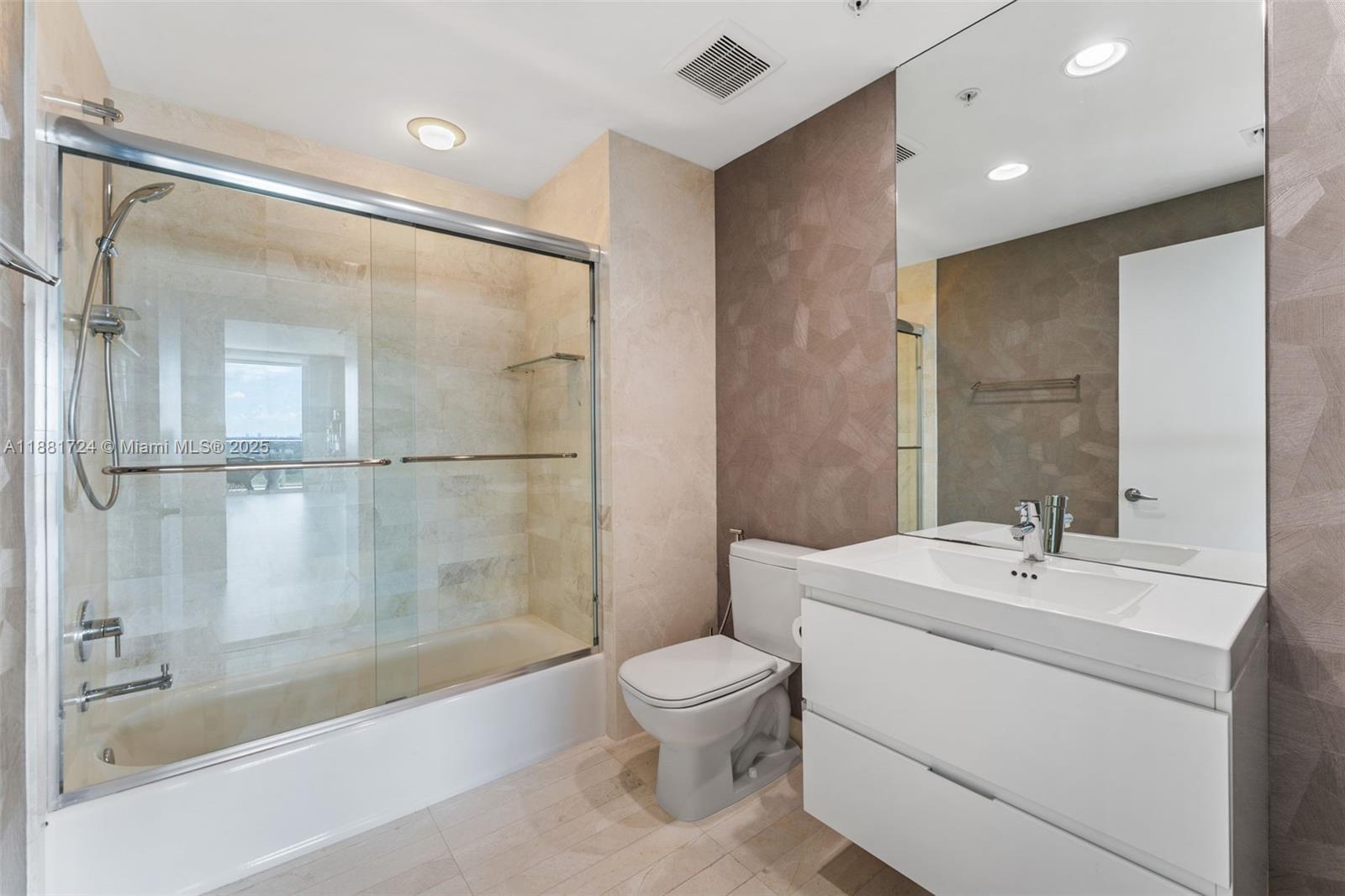 Photo of 17111 Biscayne Blvd  #2202, North Miami Beach, Florida, 33160 - 