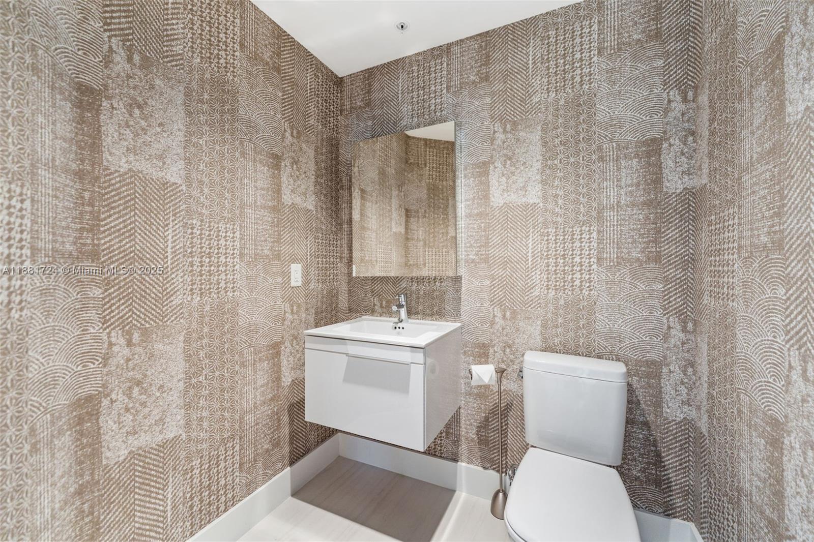 Photo of 17111 Biscayne Blvd  #2202, North Miami Beach, Florida, 33160 - 