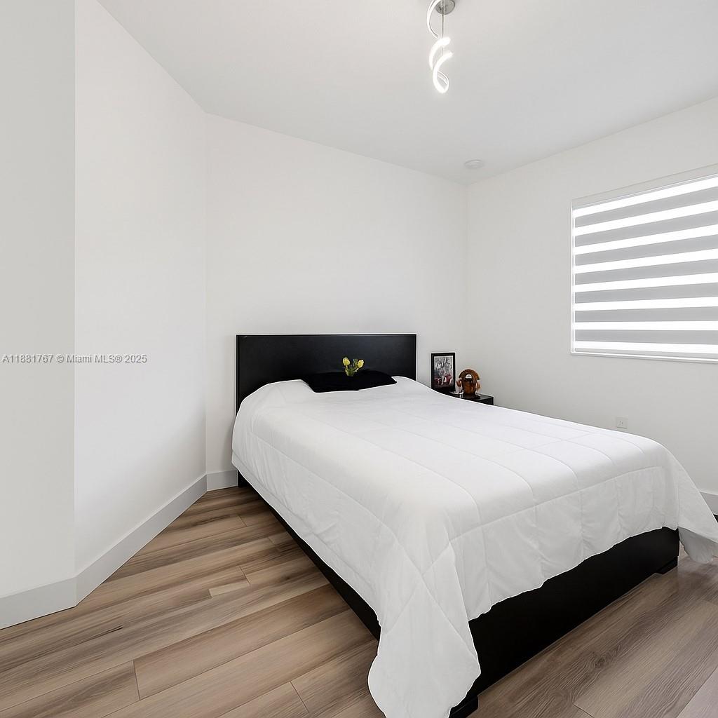 15809 3 / 3 1838 sq. ft. $ 2025-09-19 0 Photo