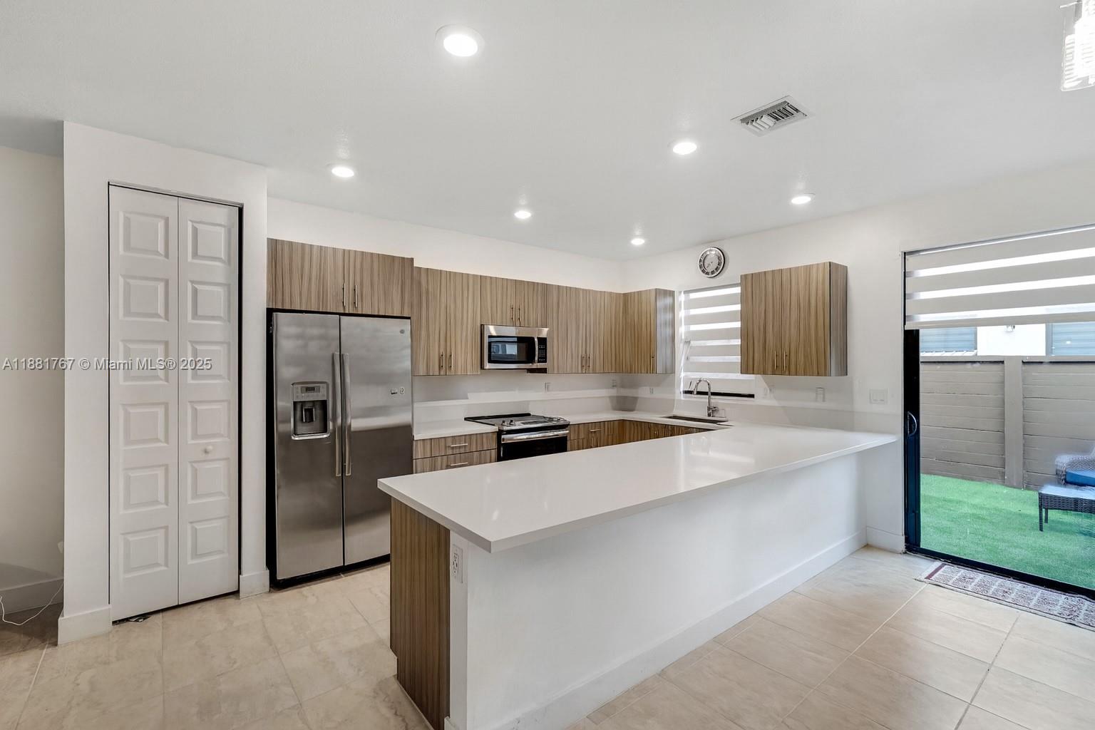 15809 3 / 3 1838 sq. ft. $ 2025-09-19 0 Photo