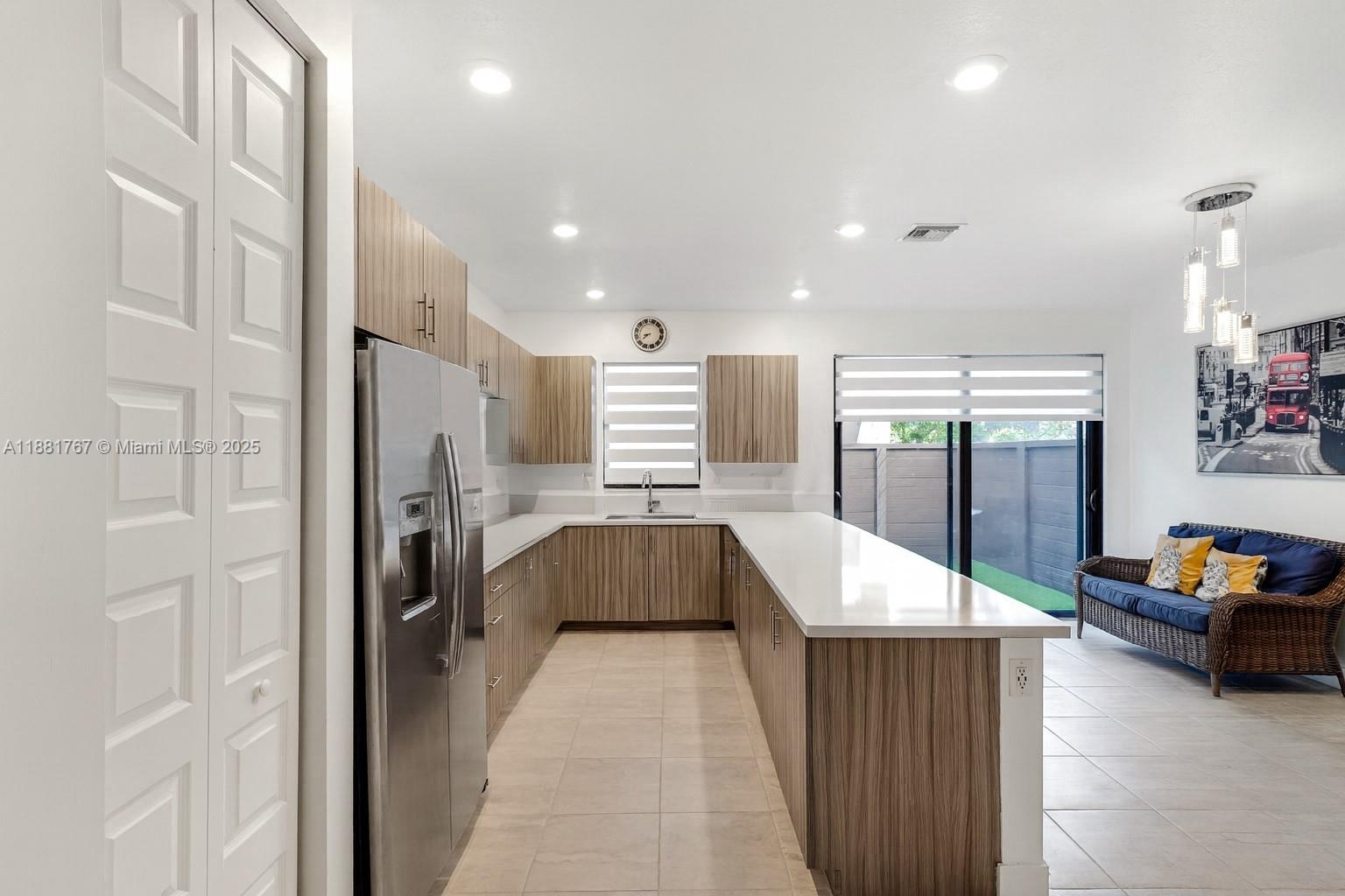 15809 3 / 3 1838 sq. ft. $ 2025-09-19 0 Photo