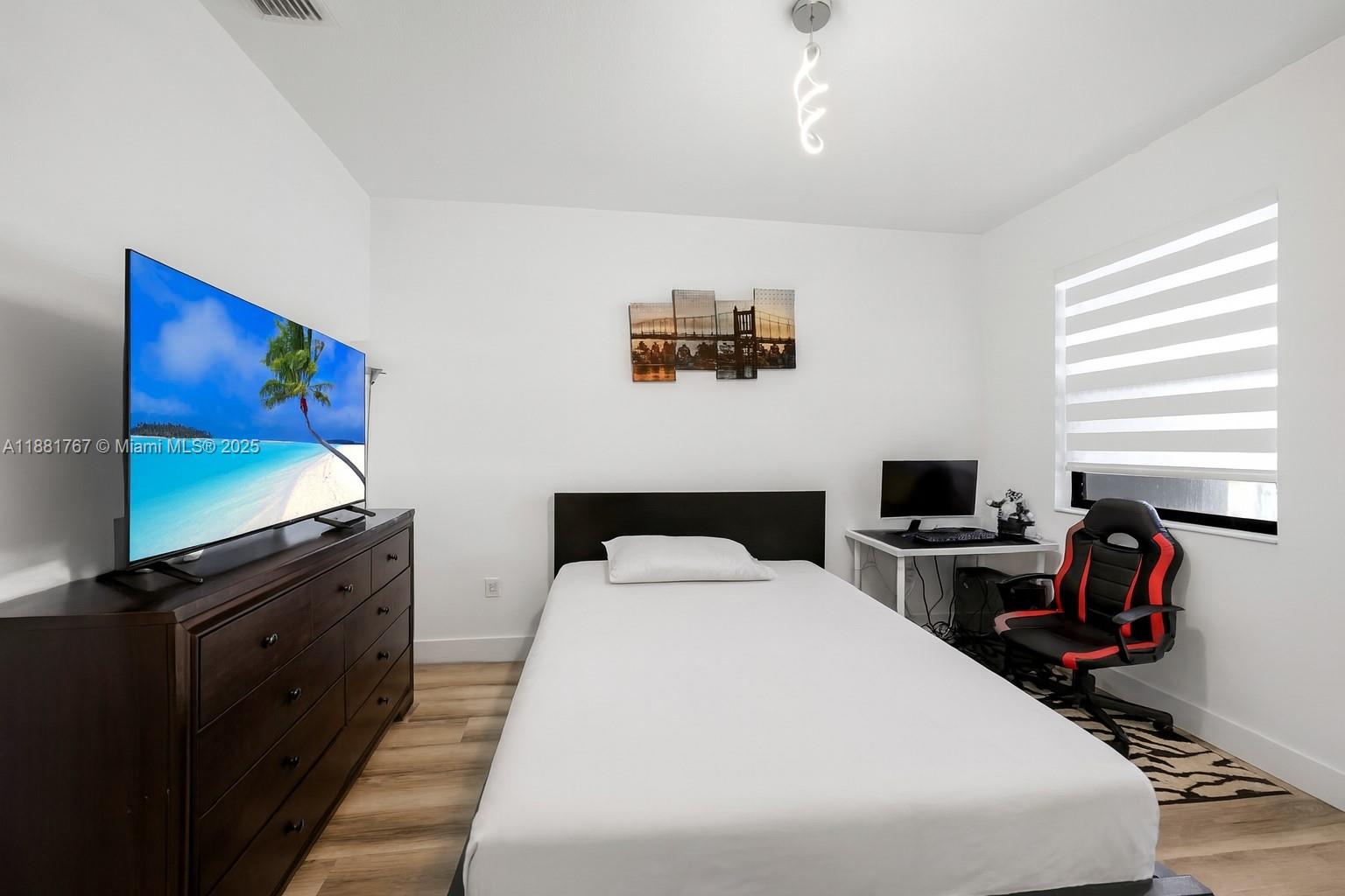 15809 3 / 3 1838 sq. ft. $ 2025-09-19 0 Photo