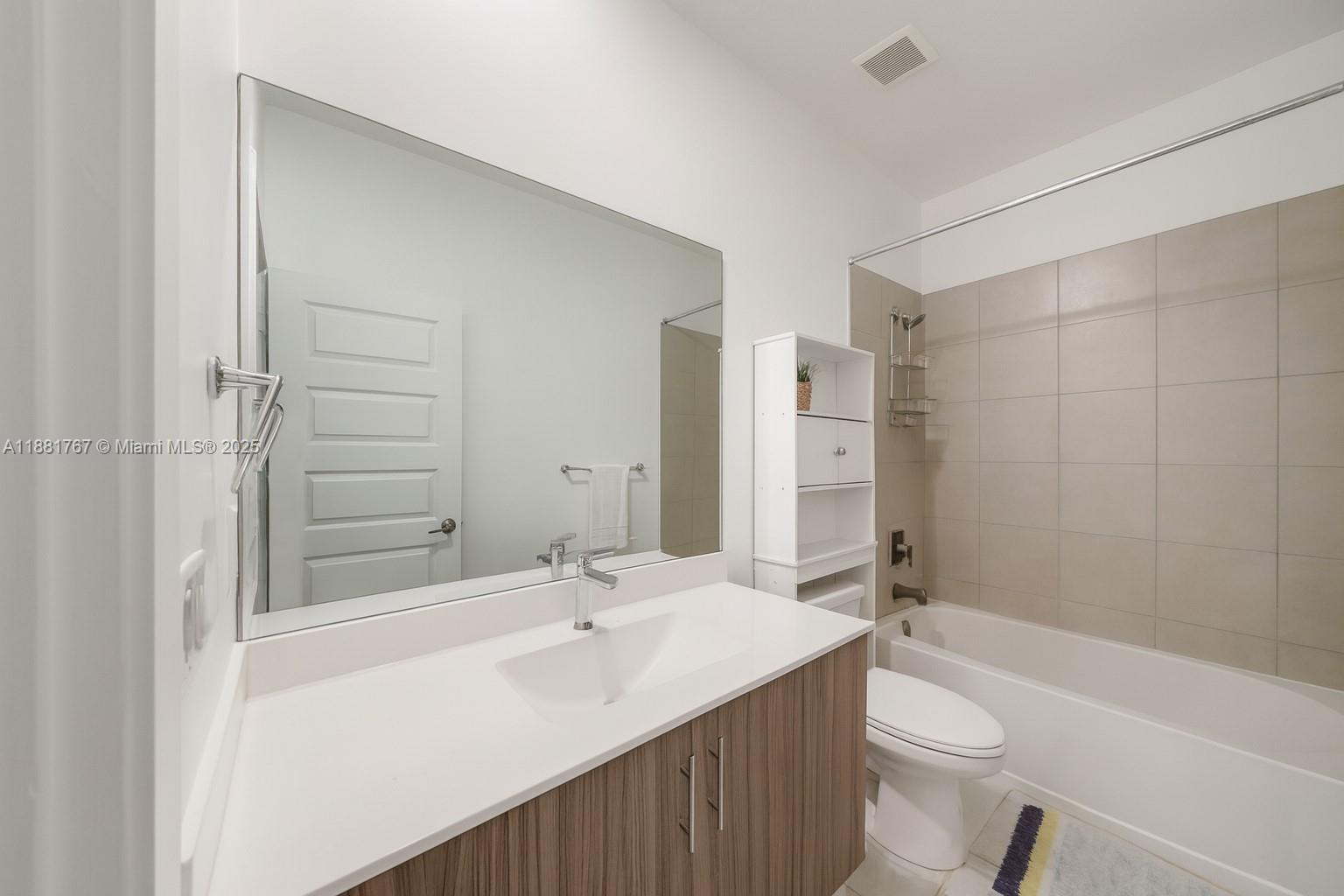 15809 3 / 3 1838 sq. ft. $ 2025-09-19 0 Photo