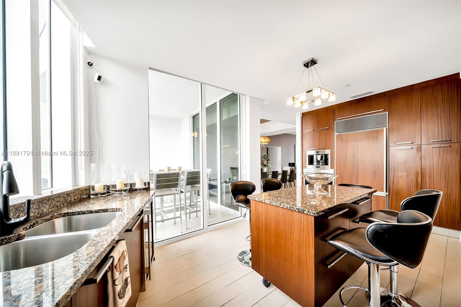 404 2 / 4 2354 sq. ft. $ 2025-09-19 0 Photo