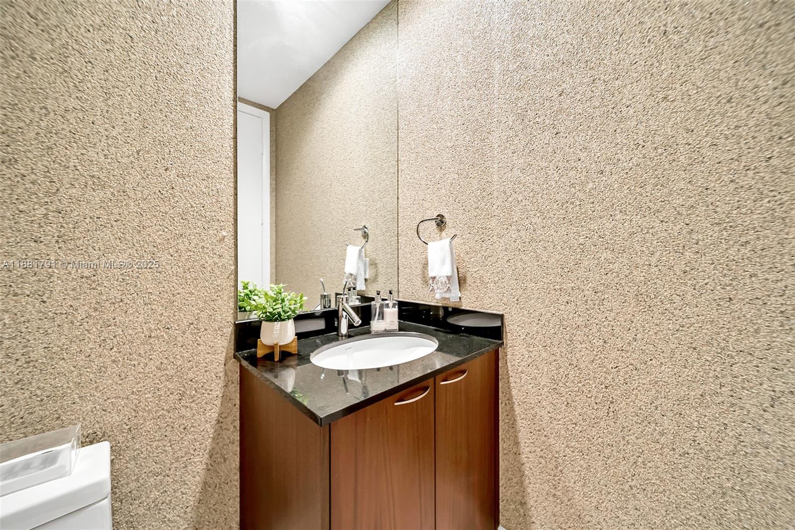 404 2 / 4 2354 sq. ft. $ 2025-09-19 0 Photo