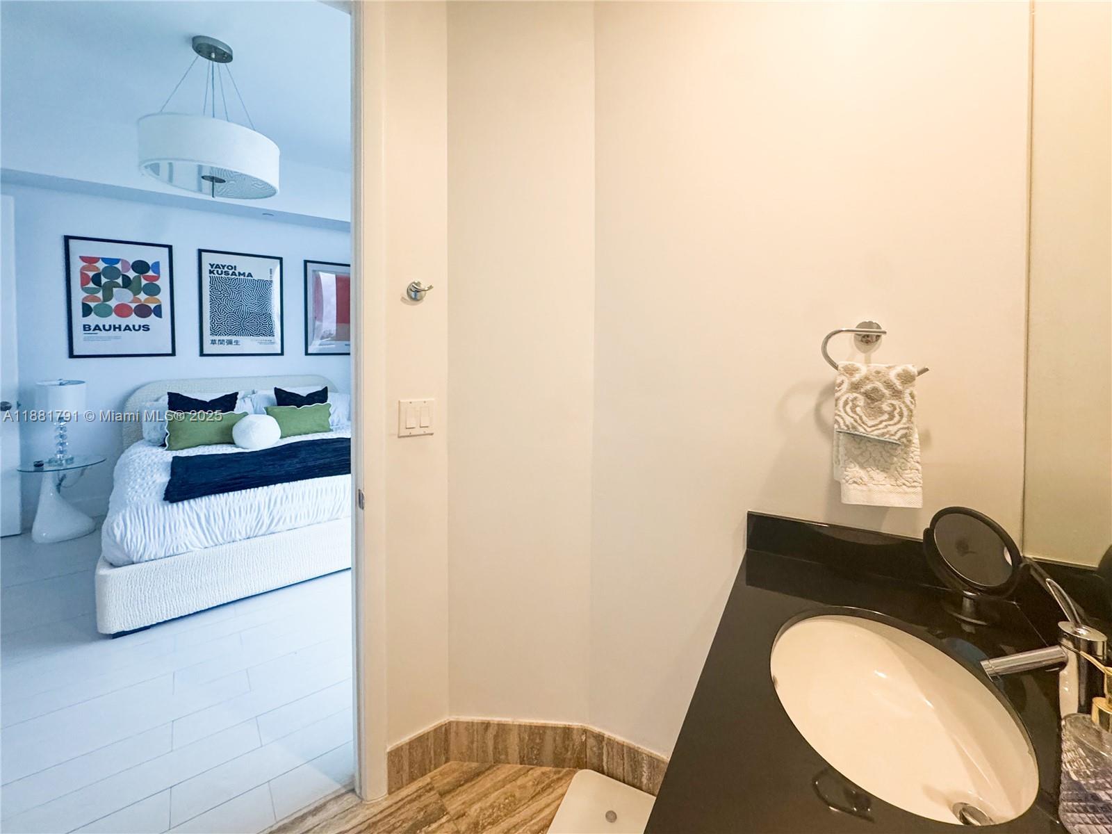 404 2 / 4 2354 sq. ft. $ 2025-09-19 0 Photo