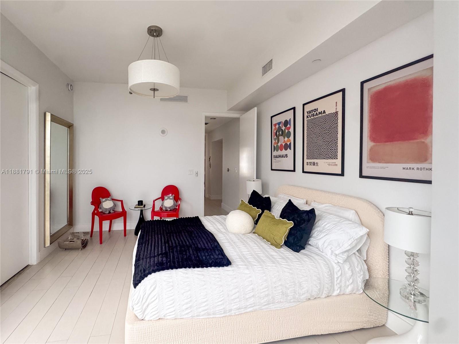 404 2 / 4 2354 sq. ft. $ 2025-09-19 0 Photo