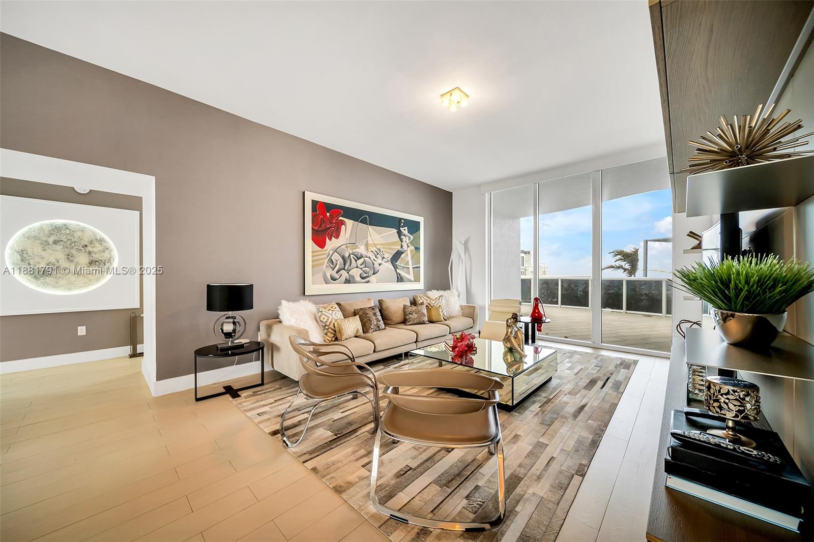 404 2 / 4 2354 sq. ft. $ 2025-09-19 0 Photo