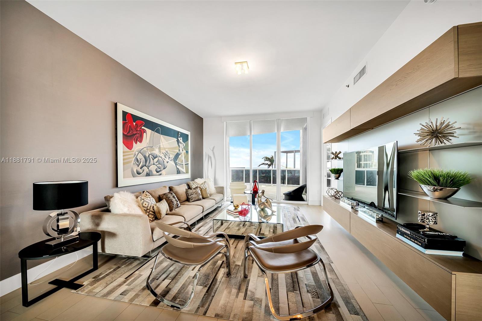 404 2 / 4 2354 sq. ft. $ 2025-09-19 0 Photo