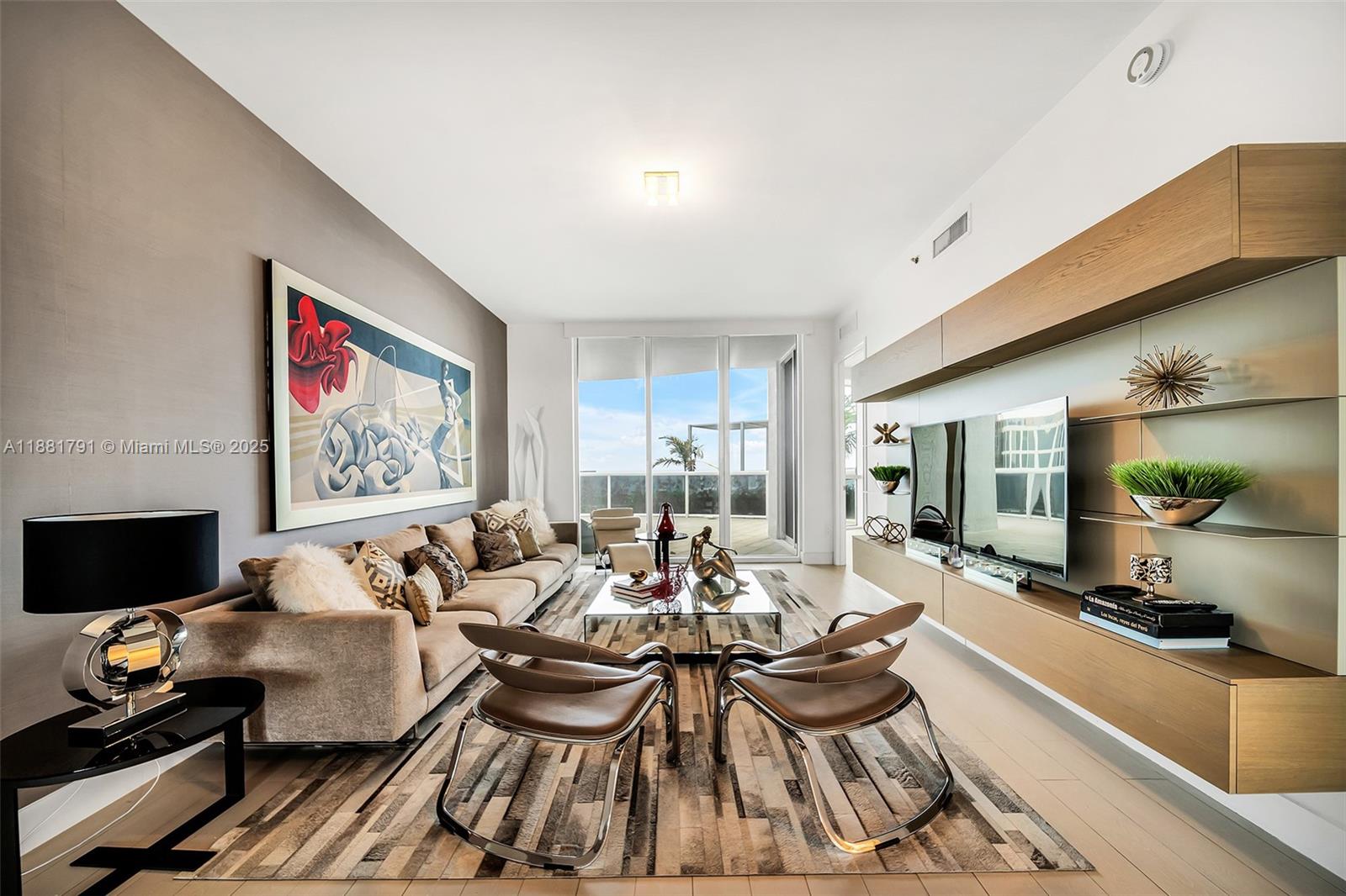 404 2 / 4 2354 sq. ft. $ 2025-09-19 0 Photo