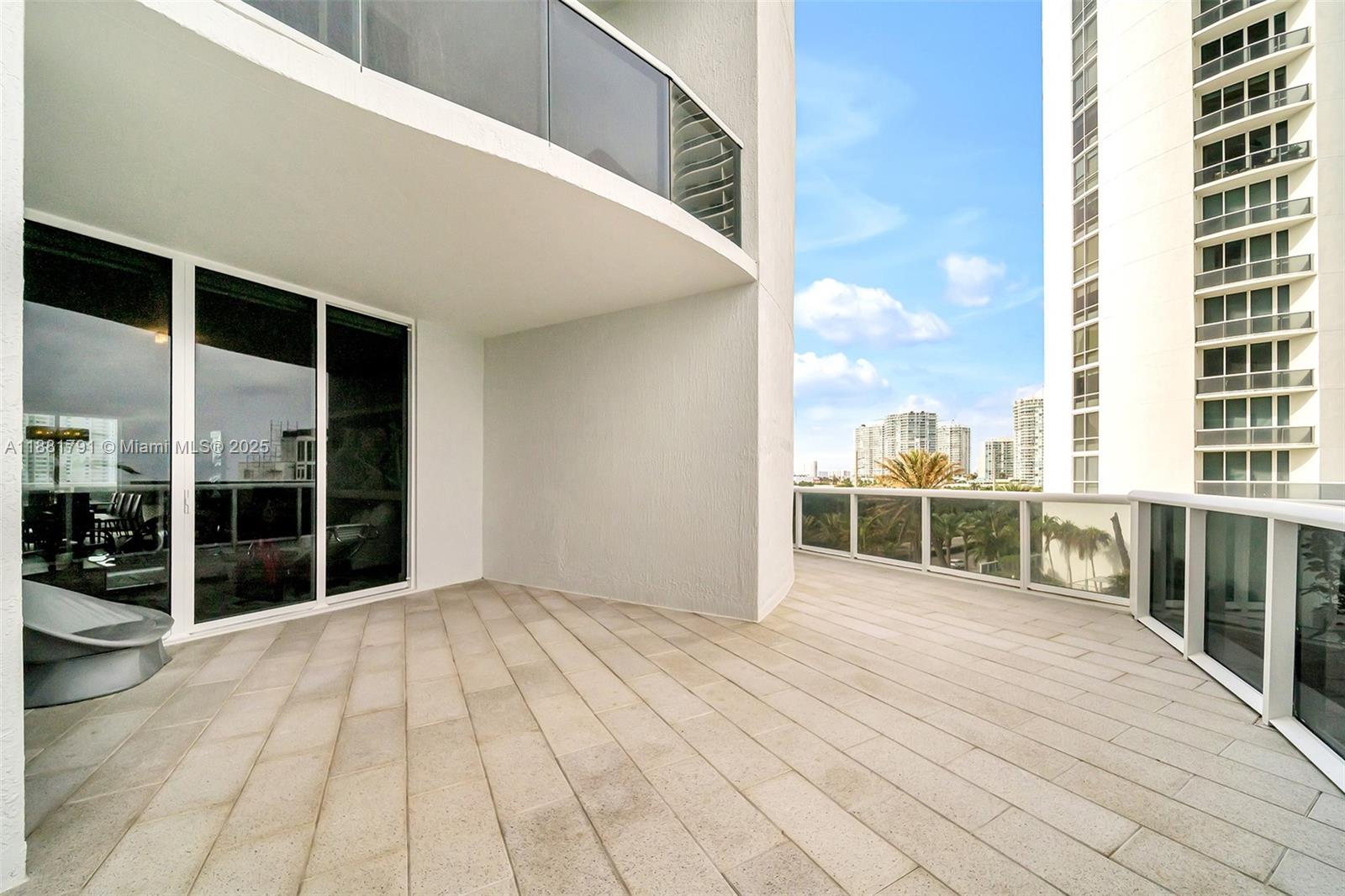 404 2 / 4 2354 sq. ft. $ 2025-09-19 0 Photo