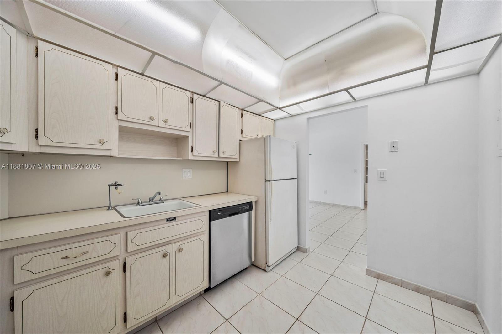 1711 1 / 2 762 sq. ft. $ 2025-09-19 0 Photo
