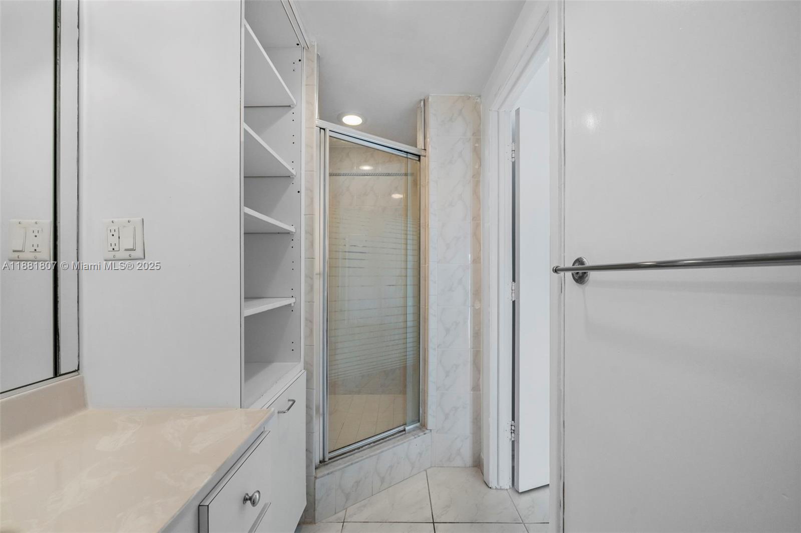 1711 1 / 2 762 sq. ft. $ 2025-09-19 0 Photo