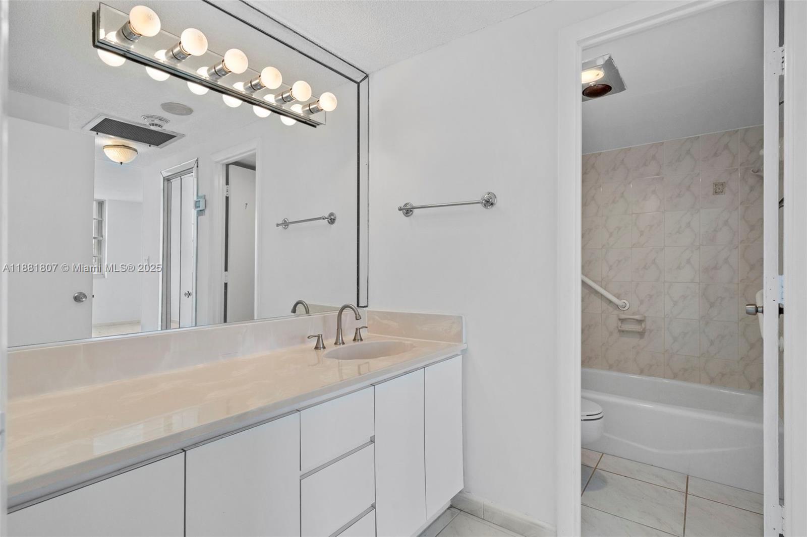 1711 1 / 2 762 sq. ft. $ 2025-09-19 0 Photo