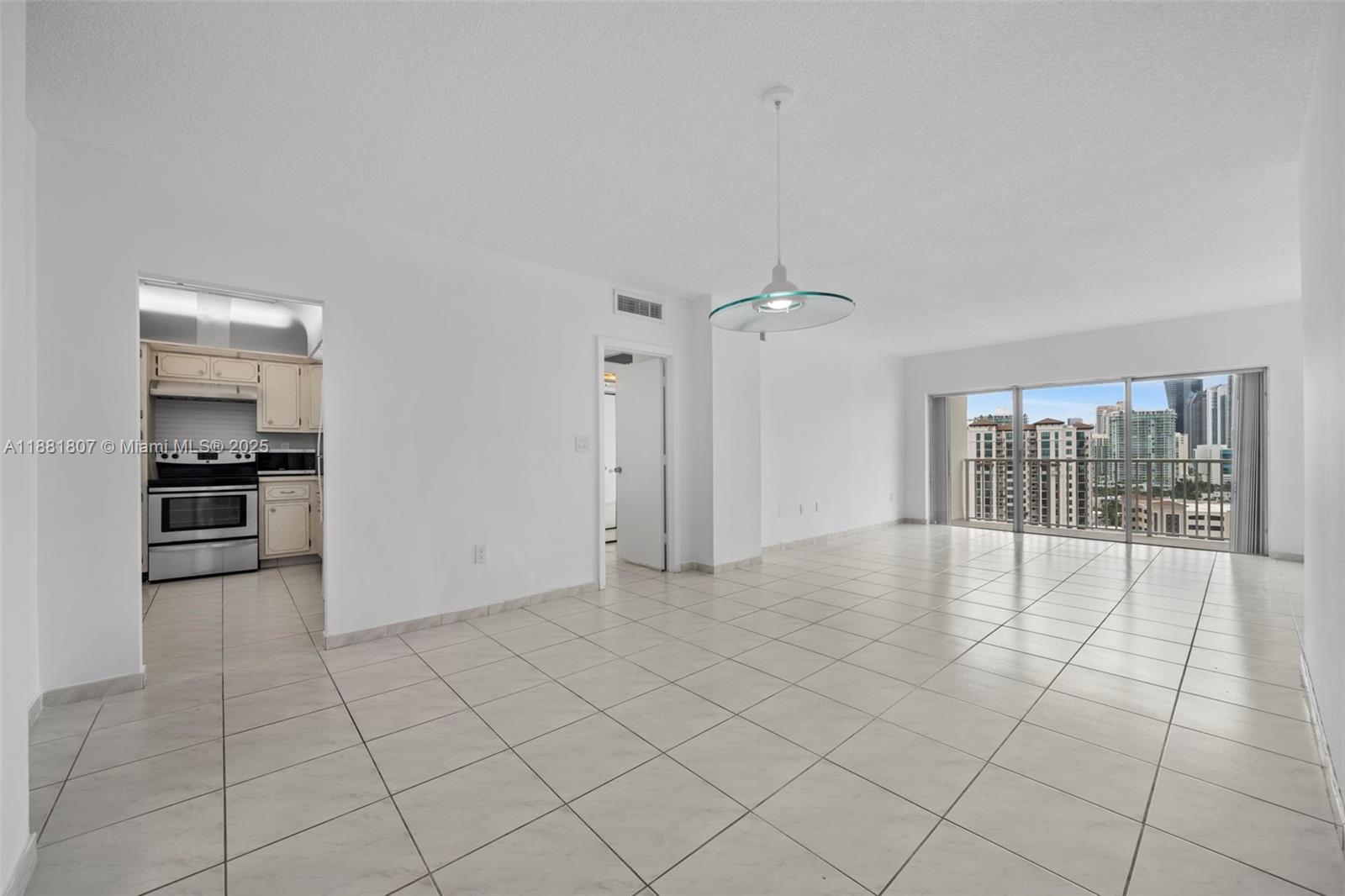 1711 1 / 2 762 sq. ft. $ 2025-09-19 0 Photo