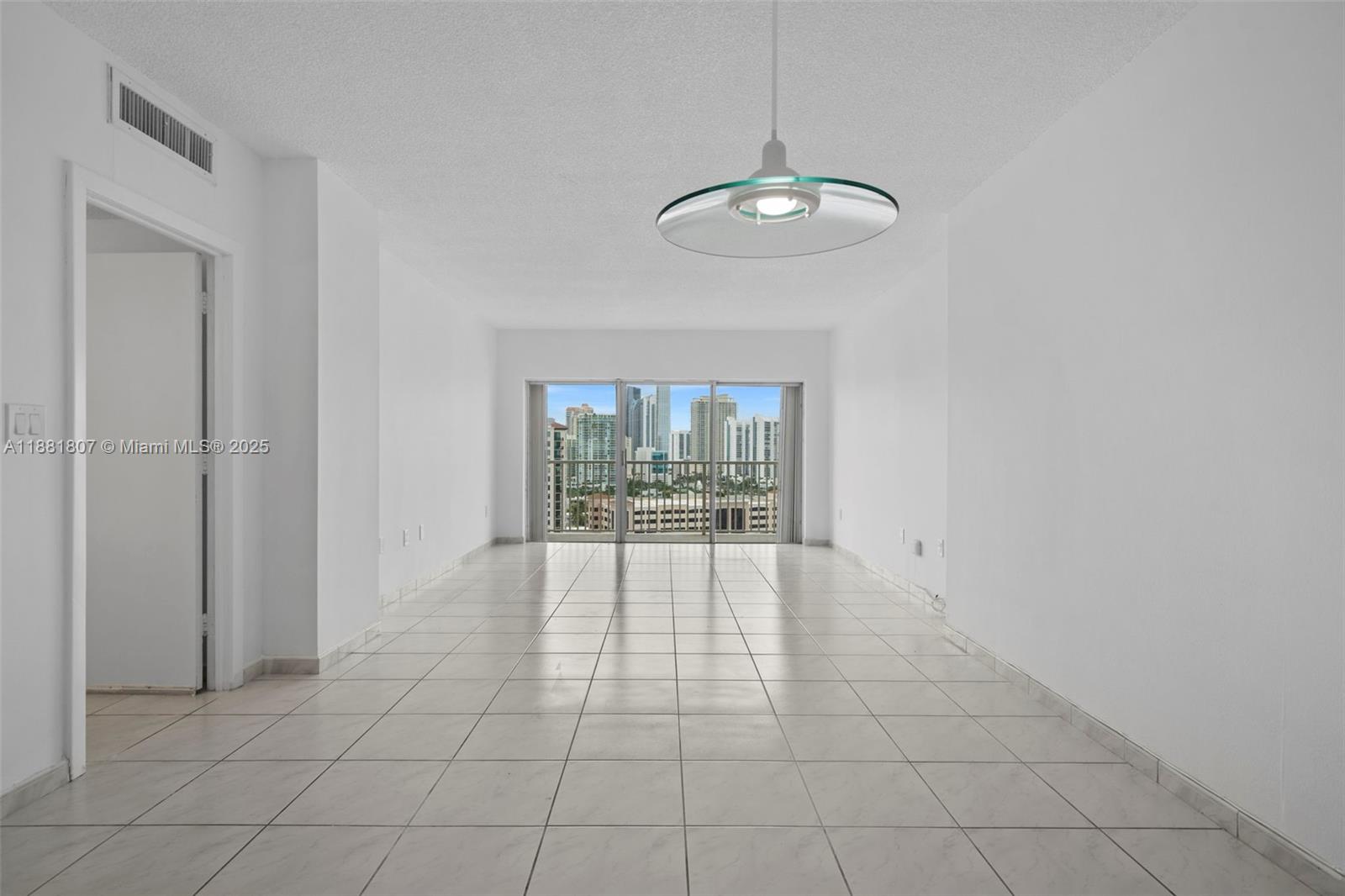 1711 1 / 2 762 sq. ft. $ 2025-09-19 0 Photo
