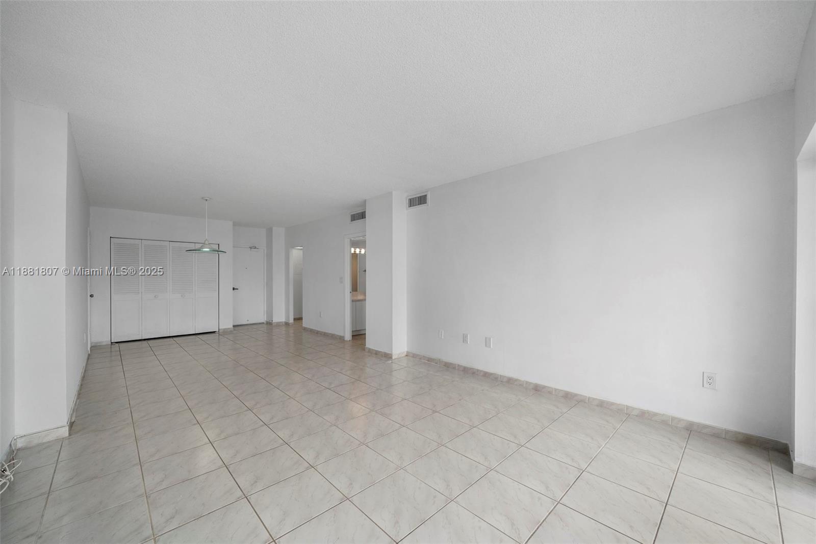 1711 1 / 2 762 sq. ft. $ 2025-09-19 0 Photo