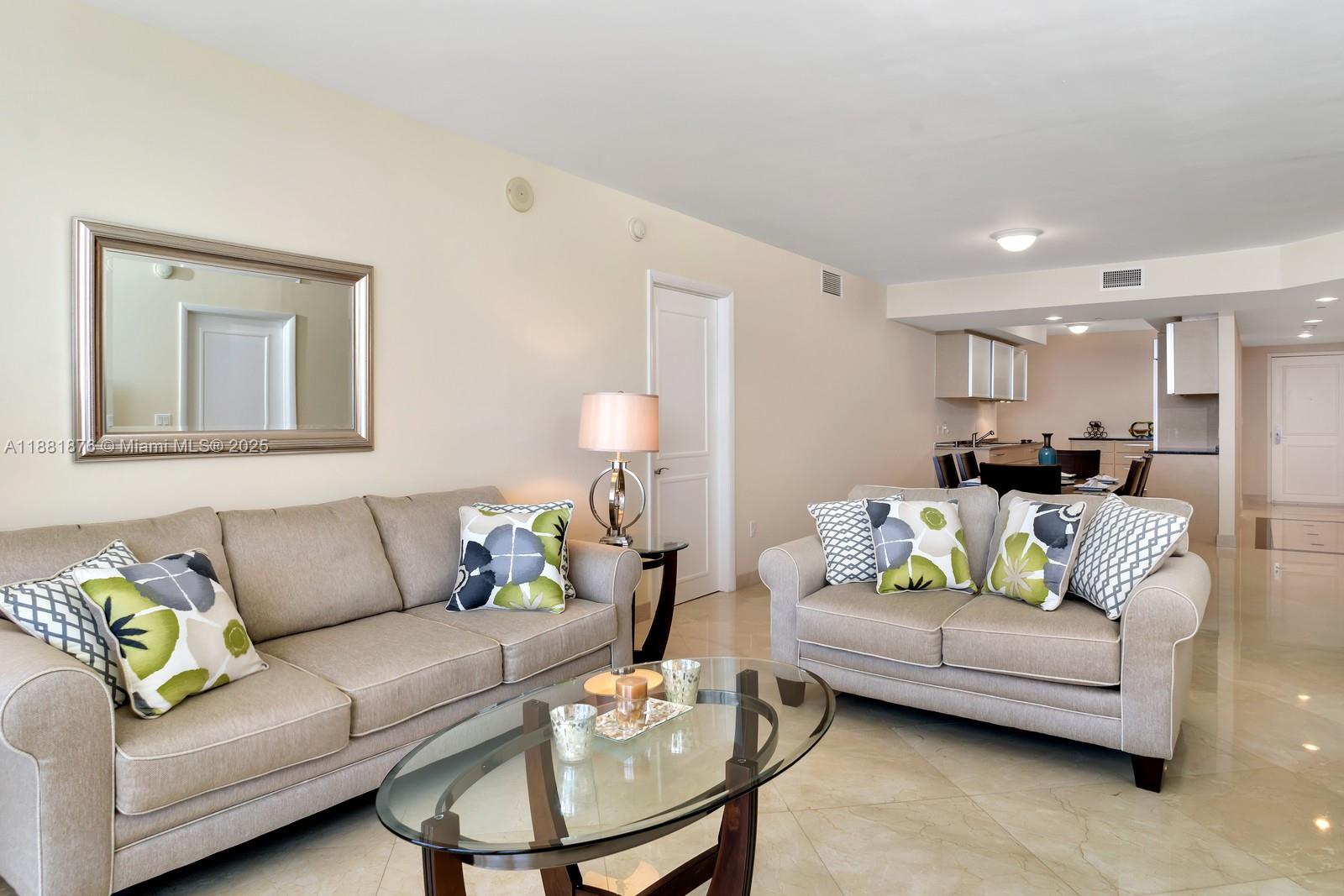 Ver detalles 2203 3 / 3 1841 sq. ft. $ 2025-09-19 0 foto