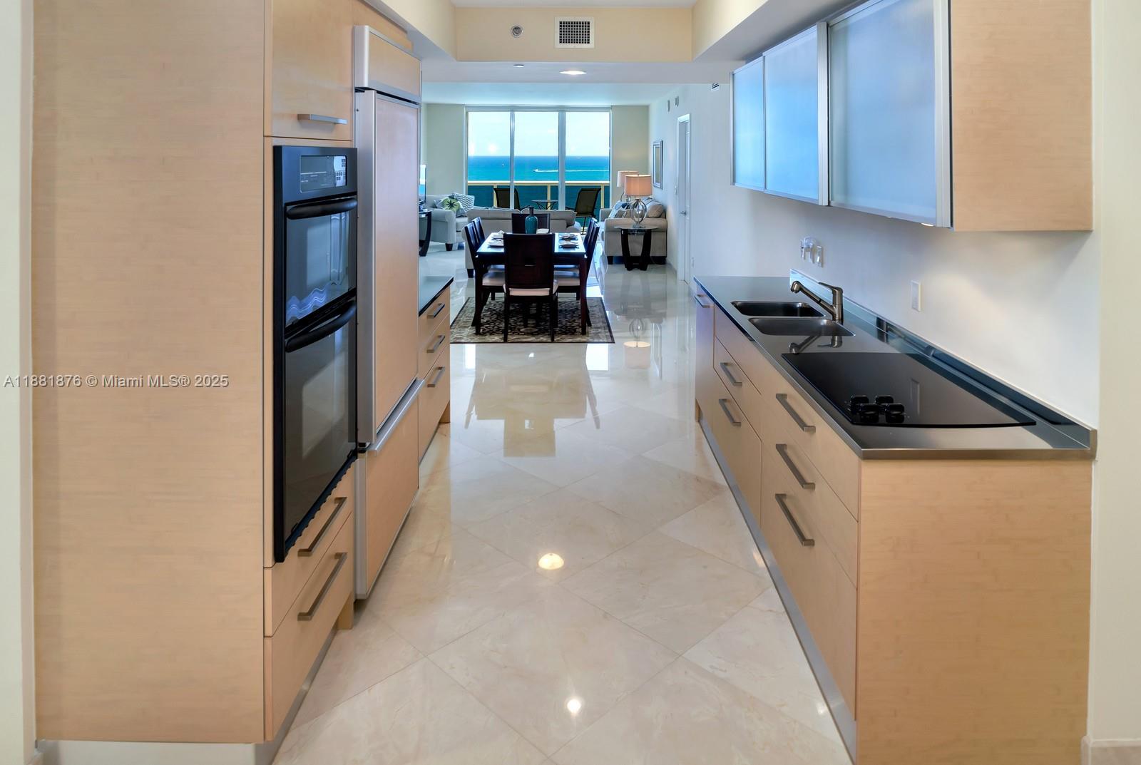 Ver detalles 2203 3 / 3 1841 sq. ft. $ 2025-09-19 0 foto