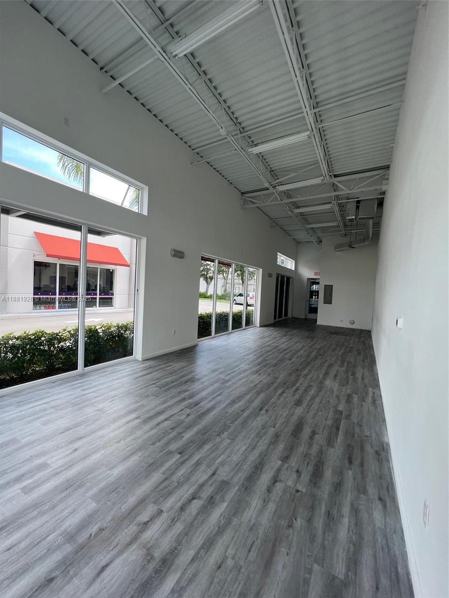 101  /   sq. ft. $ 2025-09-19 0 Photo