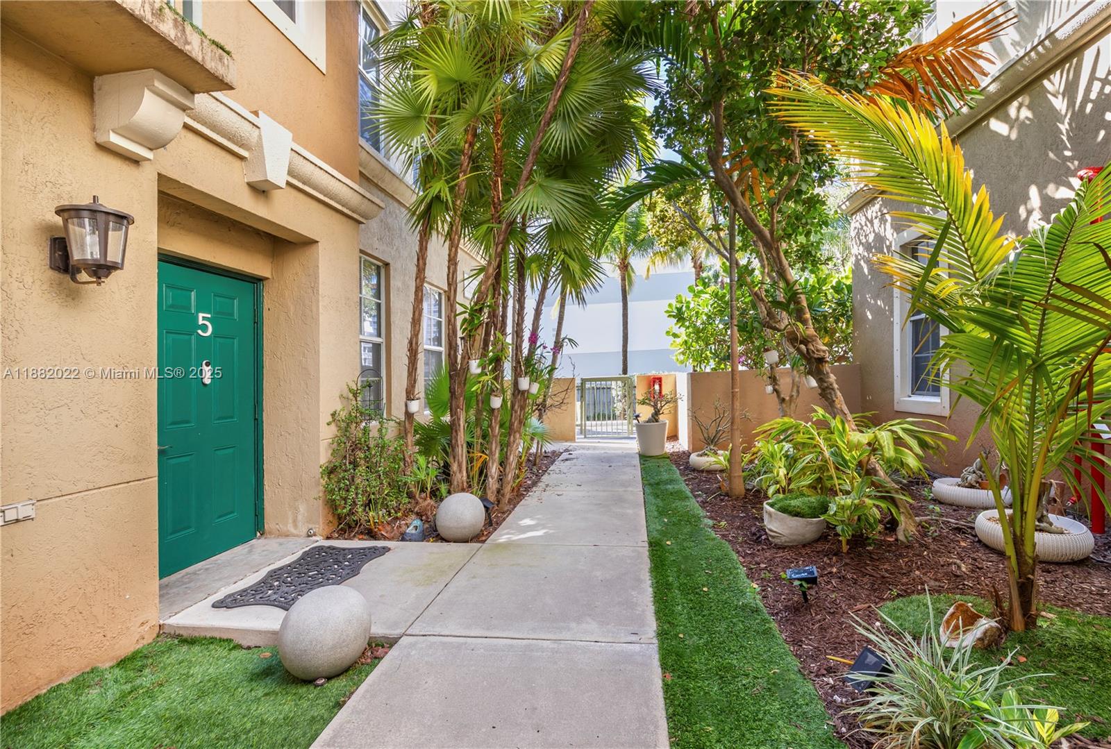 Photo of 2067 Ocean Dr  (2067), Hallandale Beach, Florida, 33009 -