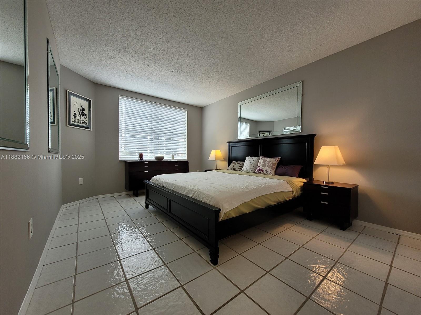 2N 1 / 2 870 sq. ft. $ 2025-09-20 0 Photo