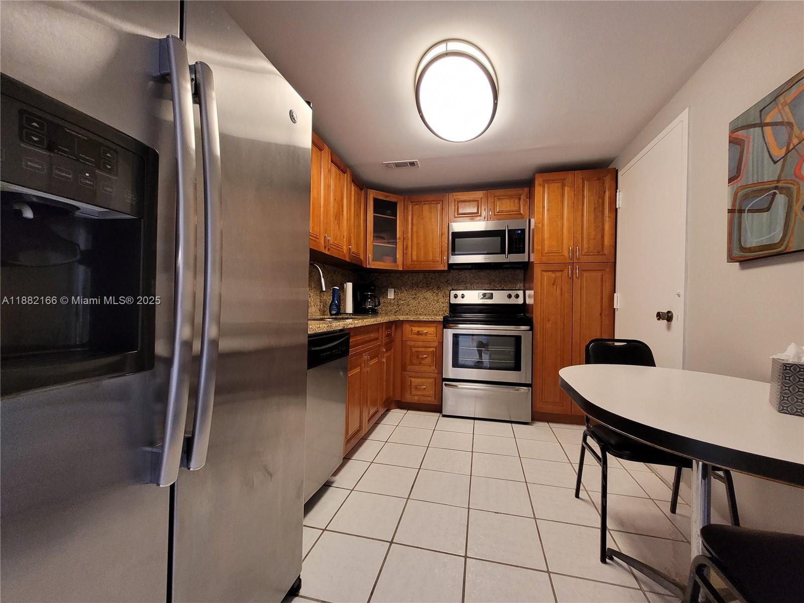 2N 1 / 2 870 sq. ft. $ 2025-09-20 0 Photo
