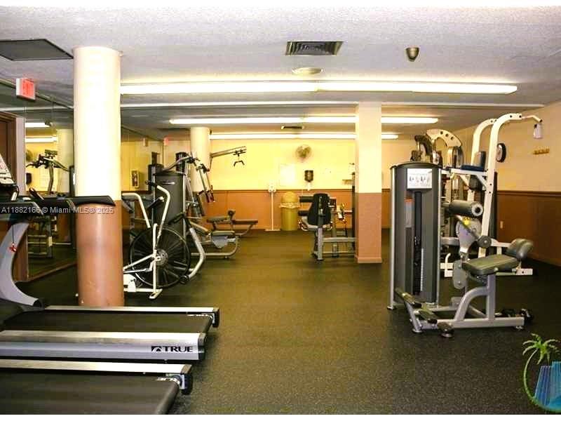 2N 1 / 2 870 sq. ft. $ 2025-09-20 0 Photo