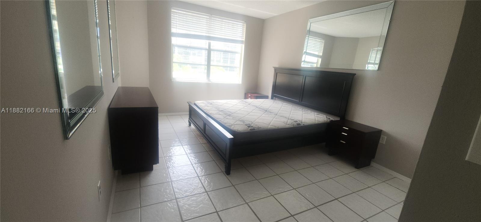 2N 1 / 2 870 sq. ft. $ 2025-09-20 0 Photo