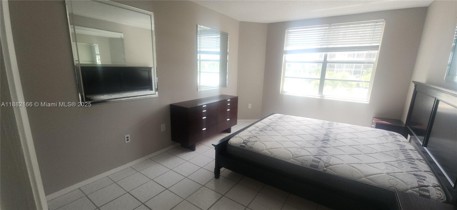 2N 1 / 2 870 sq. ft. $ 2025-09-20 0 Photo