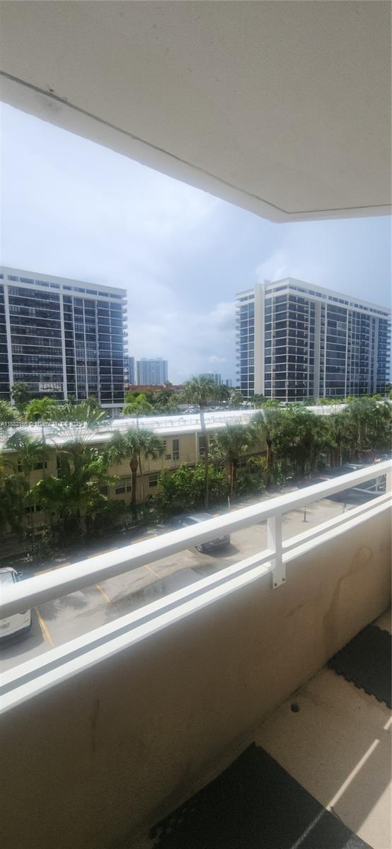 2N 1 / 2 870 sq. ft. $ 2025-09-20 0 Photo