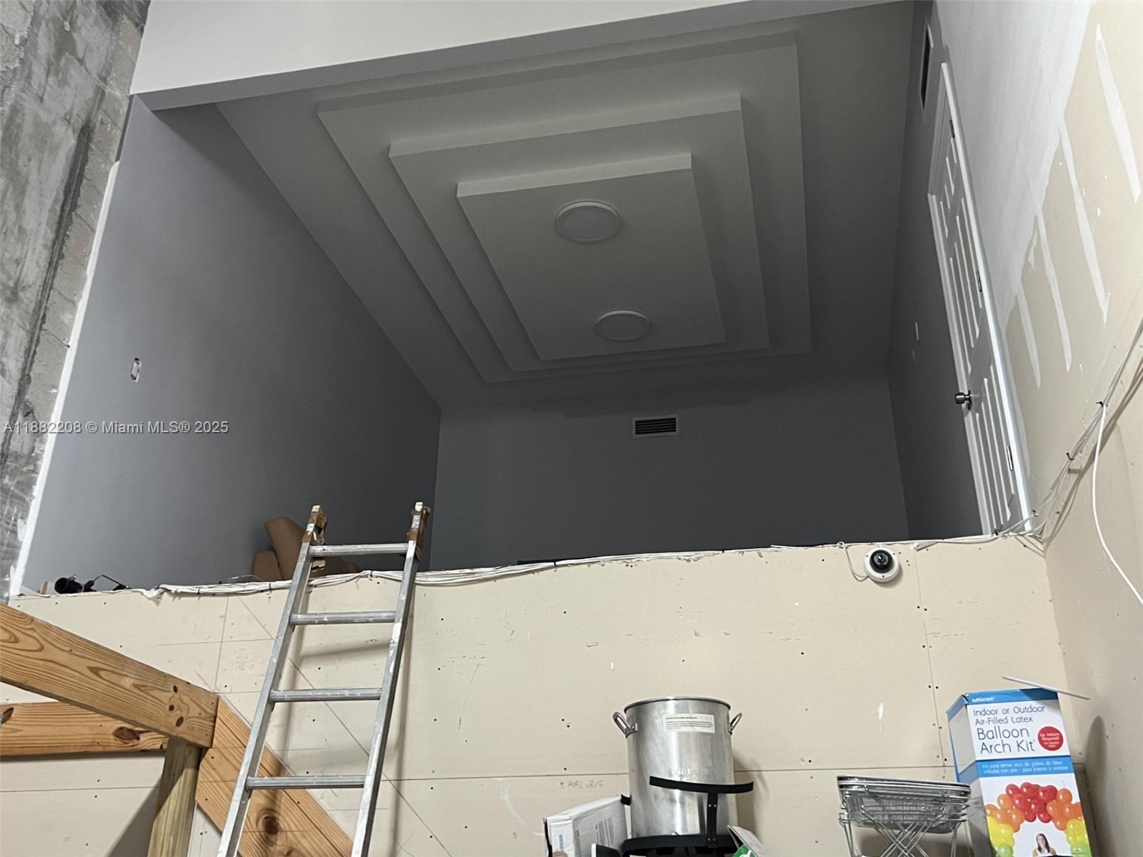 12  /   sq. ft. $ 2025-09-20 0 Photo