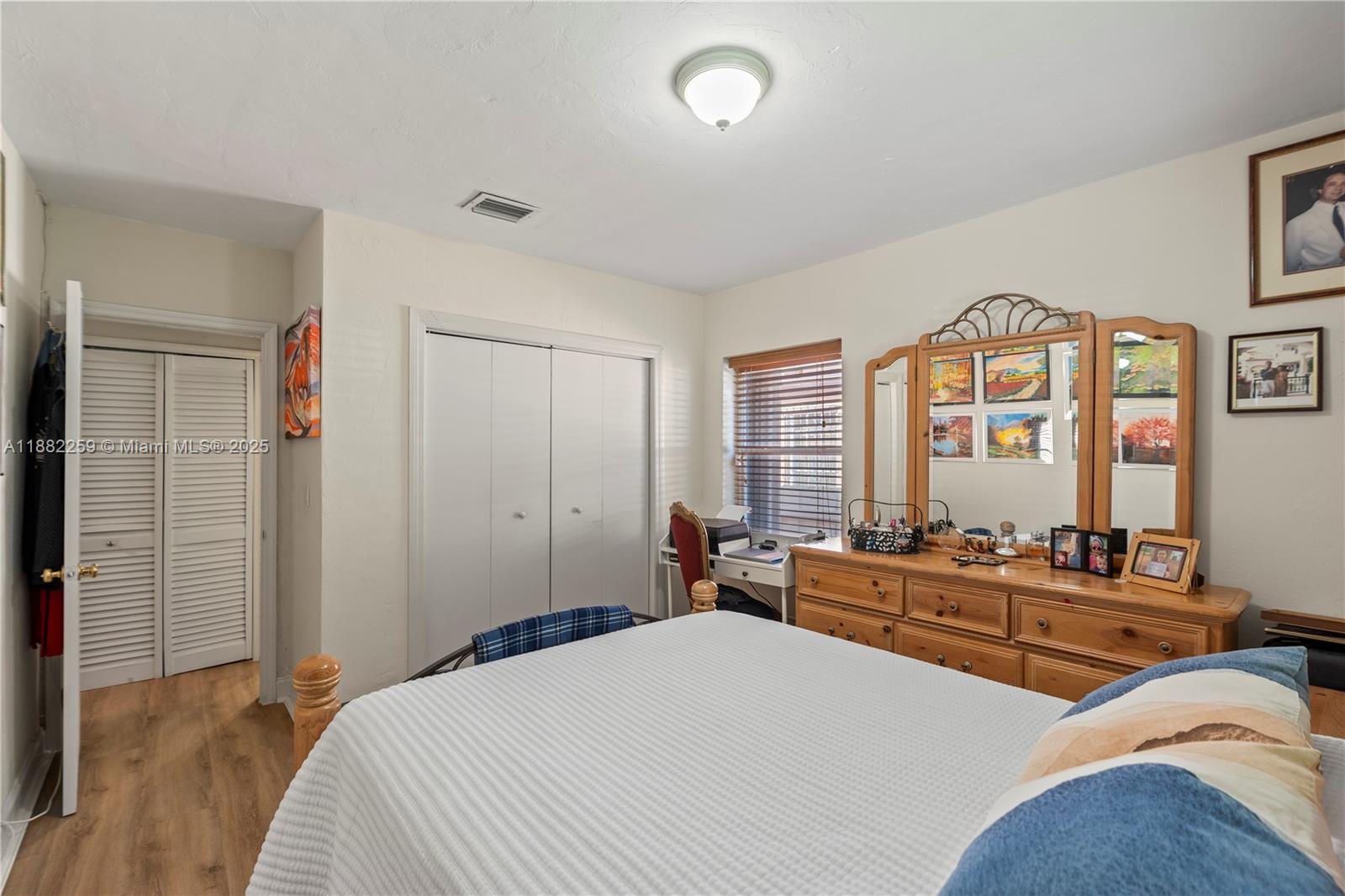 See details / 1957 sq. ft. $ 2025-09-20 0 Photo