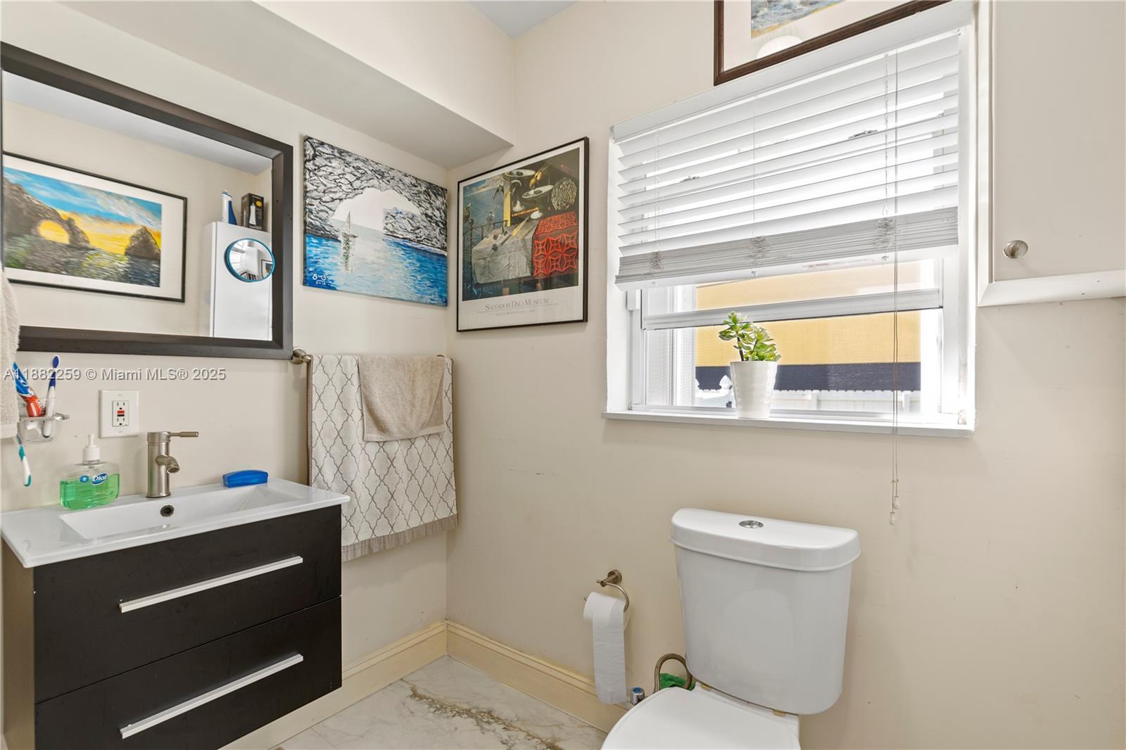 See details / 1957 sq. ft. $ 2025-09-20 0 Photo